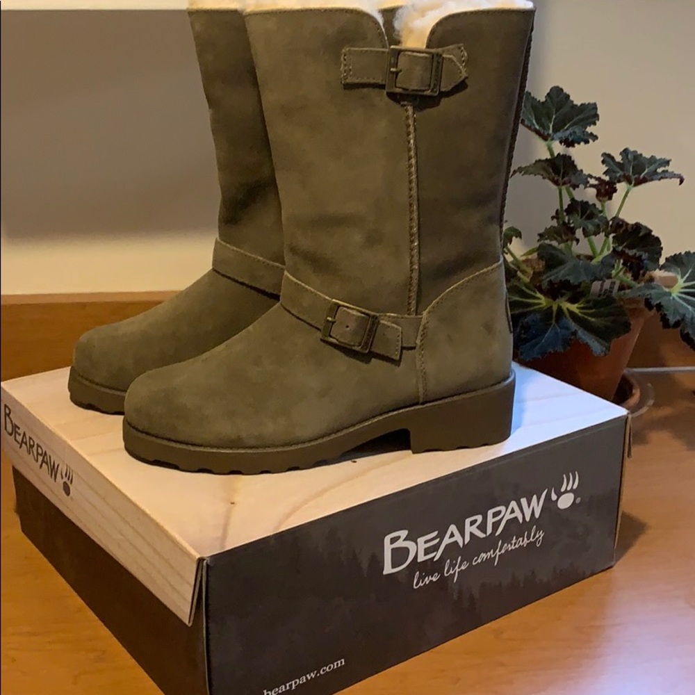 NEW! Bearpaw Aria Size 9 Boots